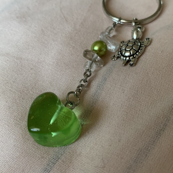 Handmade green turtle Keychain - Picture 4 of 6